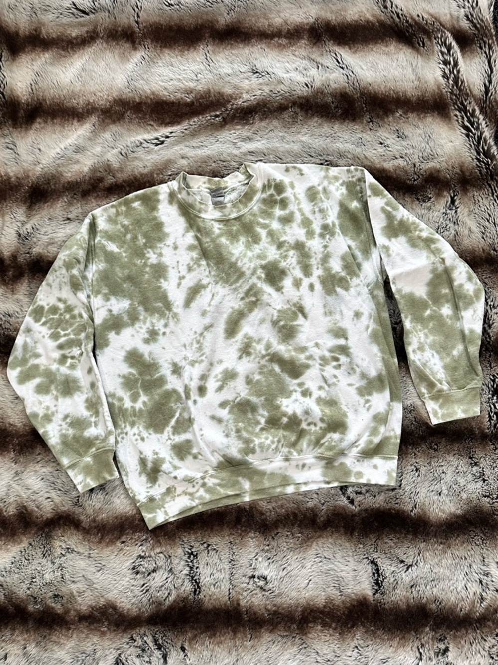 Custom Green and White Tie-Dye Crewneck Sweatshirt - Heavy Blend